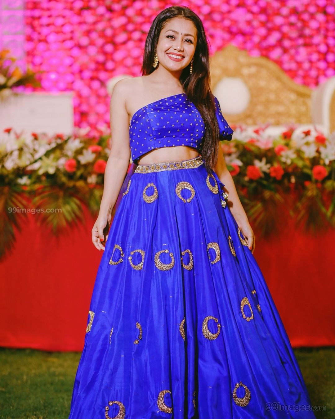 Neha Kakkar Wallpaper - Neha Kakkar Dressing Sense , HD Wallpaper & Backgrounds