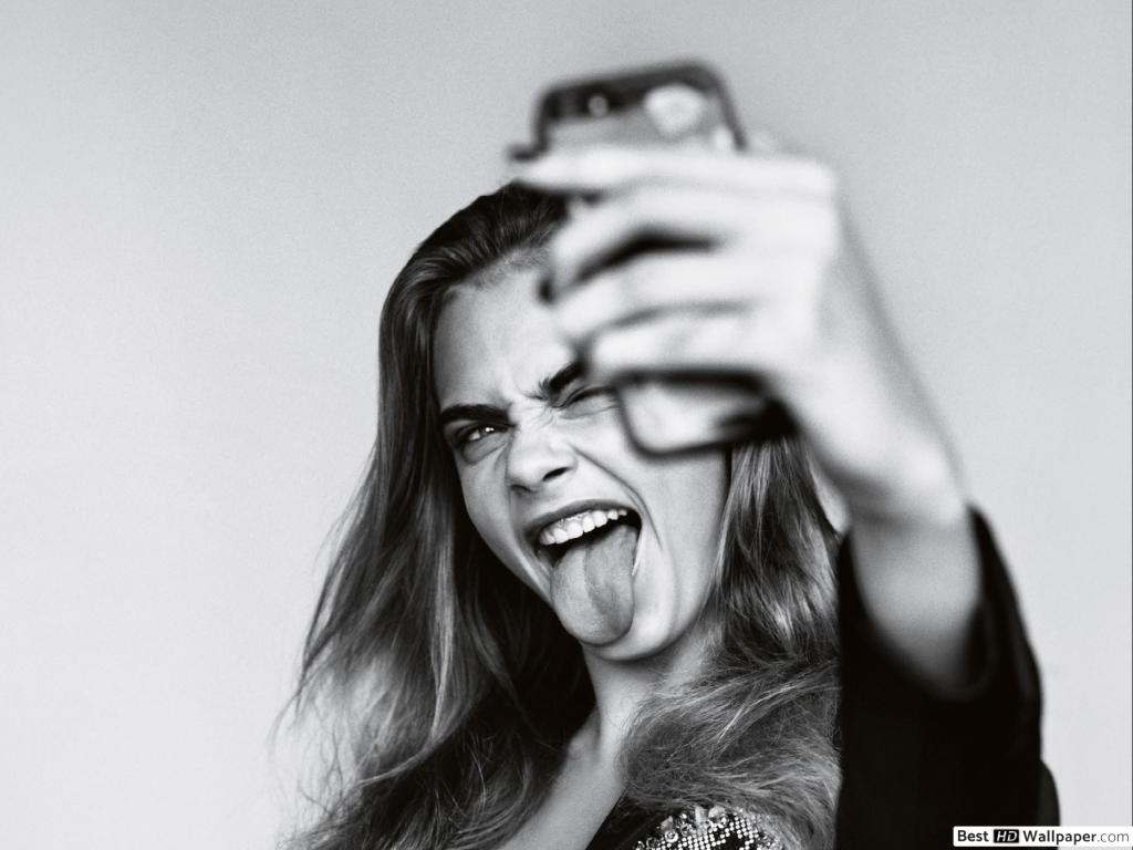 Cara Delevingne Selfie Vogue , HD Wallpaper & Backgrounds
