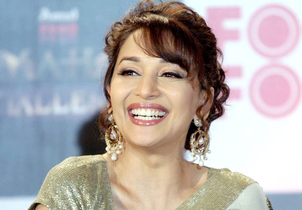 Madhuri Dixit Loud Smile Hd Wallpaper - Madhuri Dixit Shahrukh Khan All , HD Wallpaper & Backgrounds