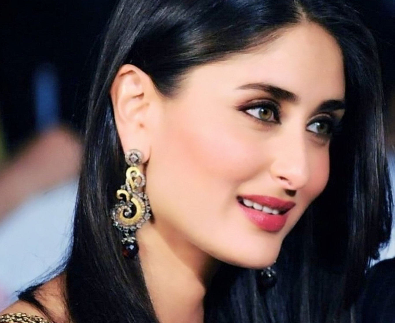 Kareena Kapoor Beautiful Face Hd Wallpaper - Beautiful Kareena Kapoor , HD Wallpaper & Backgrounds