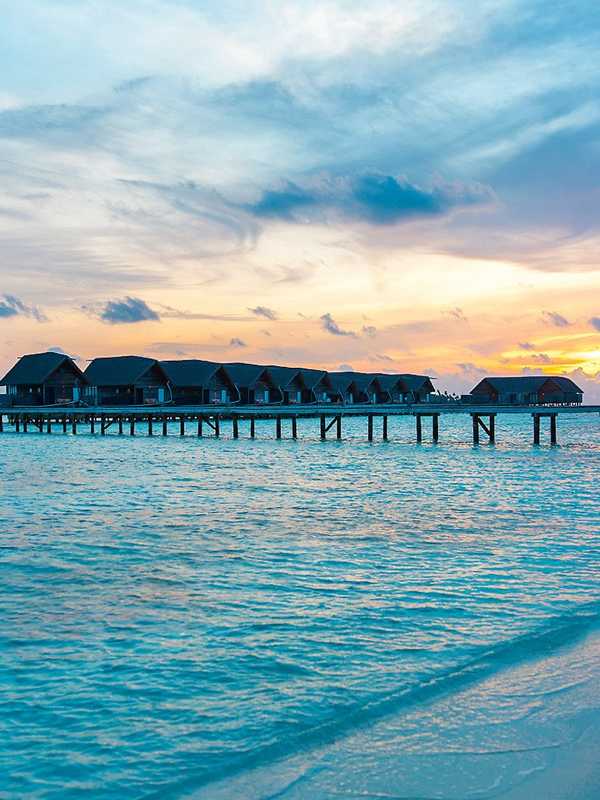 Maldives Resorts Huts Over Water, Maldives, Water, - Cocoa Island In Maldives , HD Wallpaper & Backgrounds
