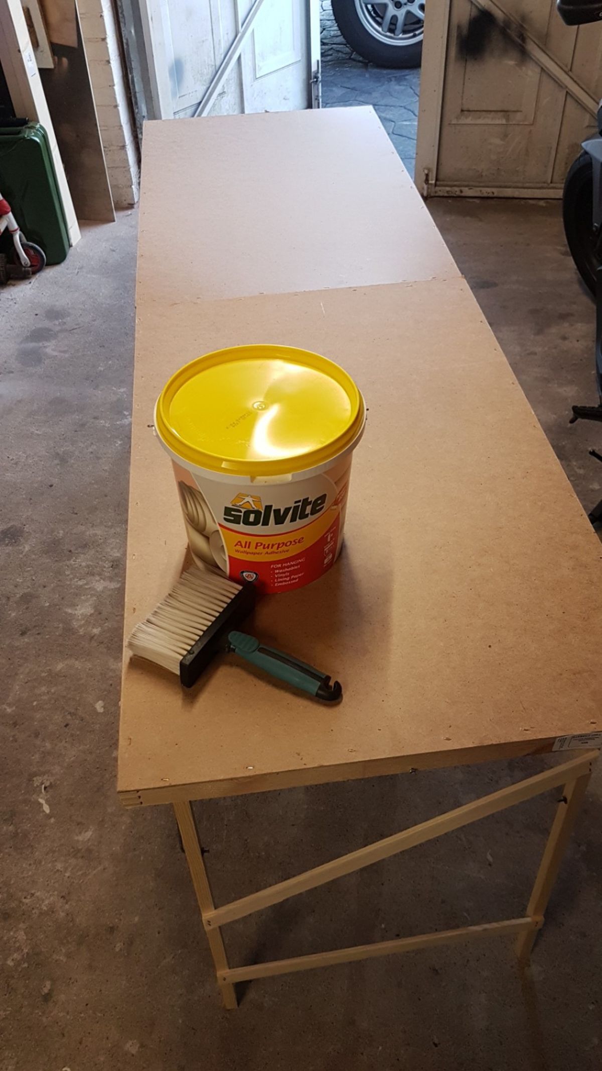 Table Used Once
over Half A Tub Of Solvite Ready Mix - Floor , HD Wallpaper & Backgrounds