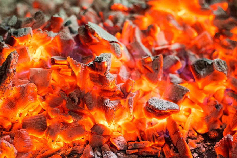 Red Burning Live Coals Campfire, Fireplace, Flames, - Brasa Viva , HD Wallpaper & Backgrounds