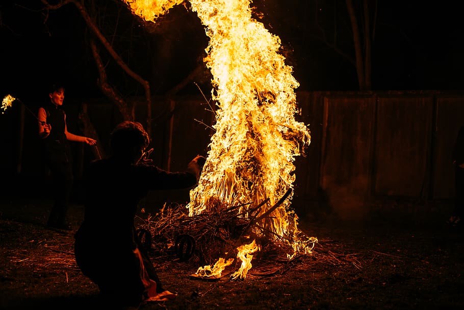 Fire, Dancing Around The Fire, Bonfire, Big Fireplace, - Children Dancing Around The Fire , HD Wallpaper & Backgrounds