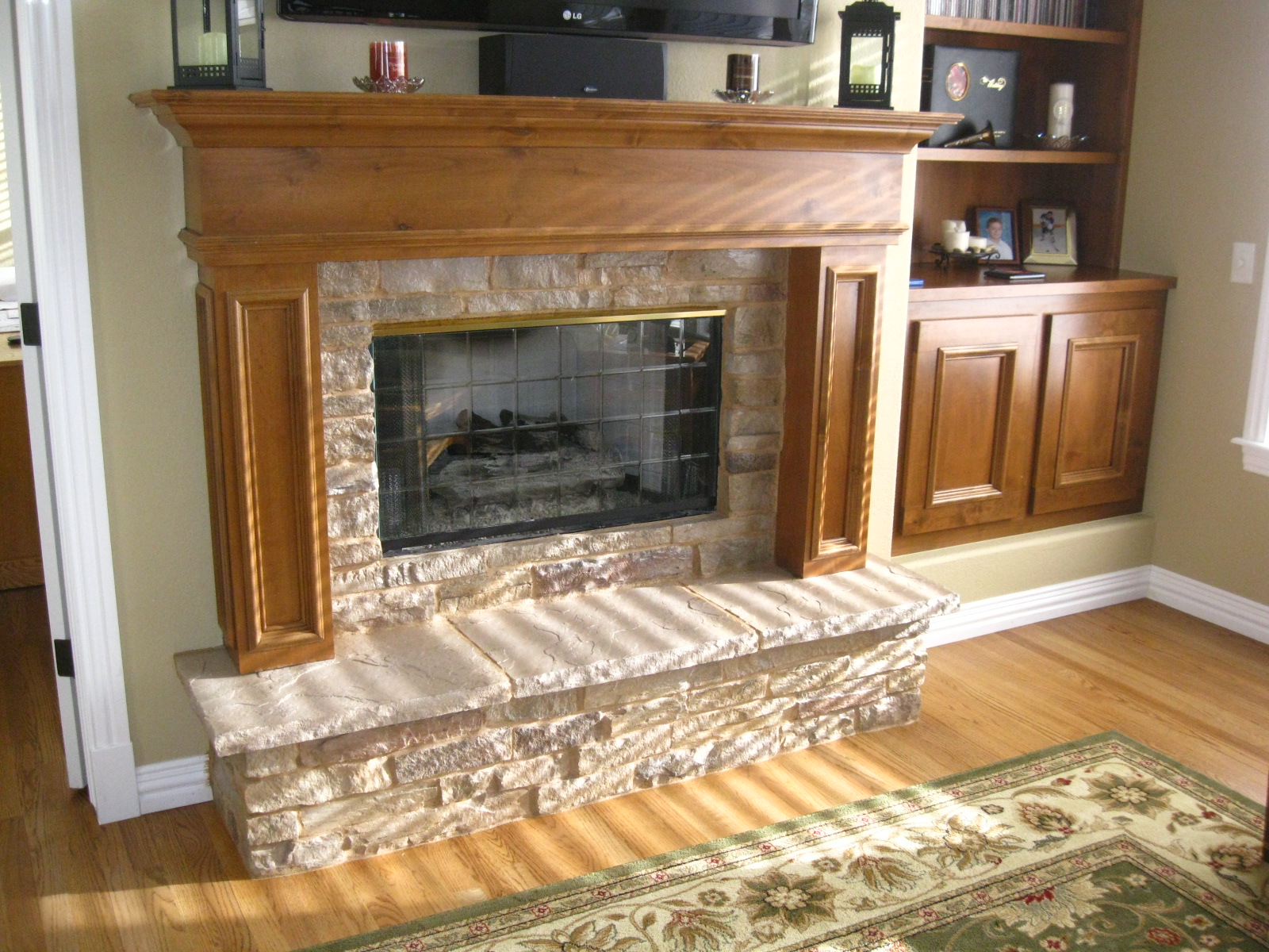 Stone Wallpaper Lowes - Wood And Stone Fireplace Mantel , HD Wallpaper & Backgrounds