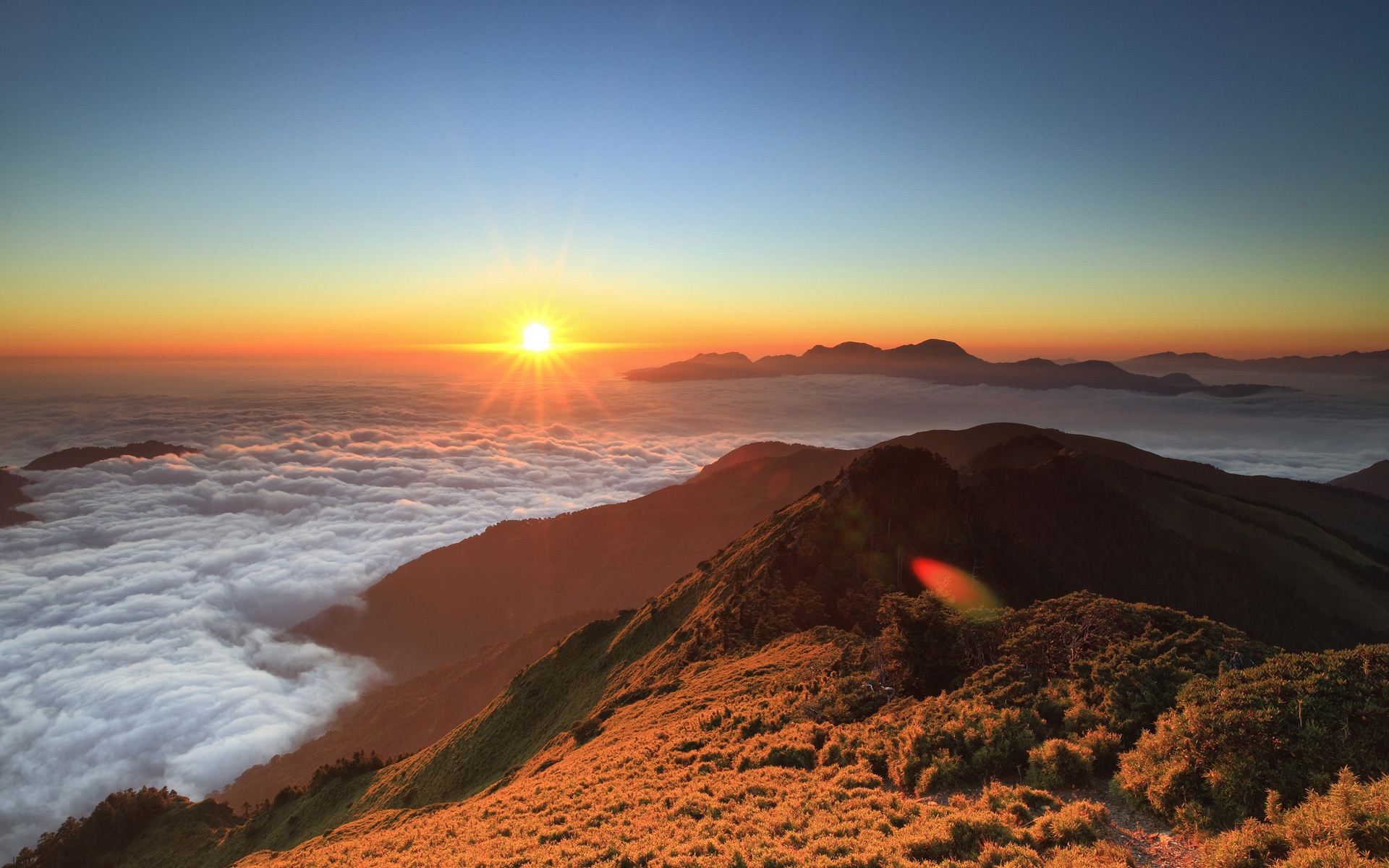 Wallpaper High-altitude Mountain Sunrise, Floating - Mountain With Floating Clouds , HD Wallpaper & Backgrounds