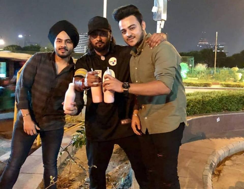 Where Is Honey Singh Here Is What He Reveals - Yo Yo Honey Singh Drink , HD Wallpaper & Backgrounds