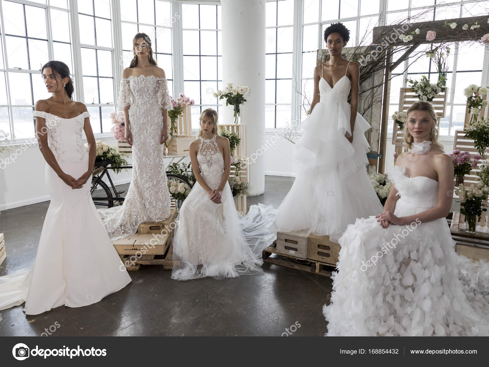 Models Show Out Dresses Stock Photo - Keren Craig , HD Wallpaper & Backgrounds