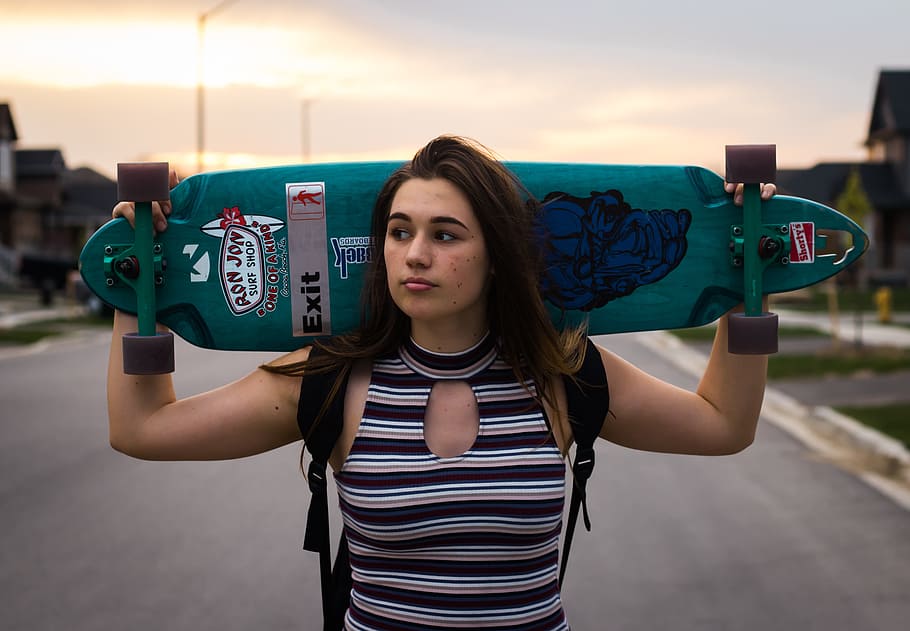 Girl, Longboard, Summer, Cool, Hipster, Graphics, Grafitti, - Your Reaction Matters More Than What Happens , HD Wallpaper & Backgrounds