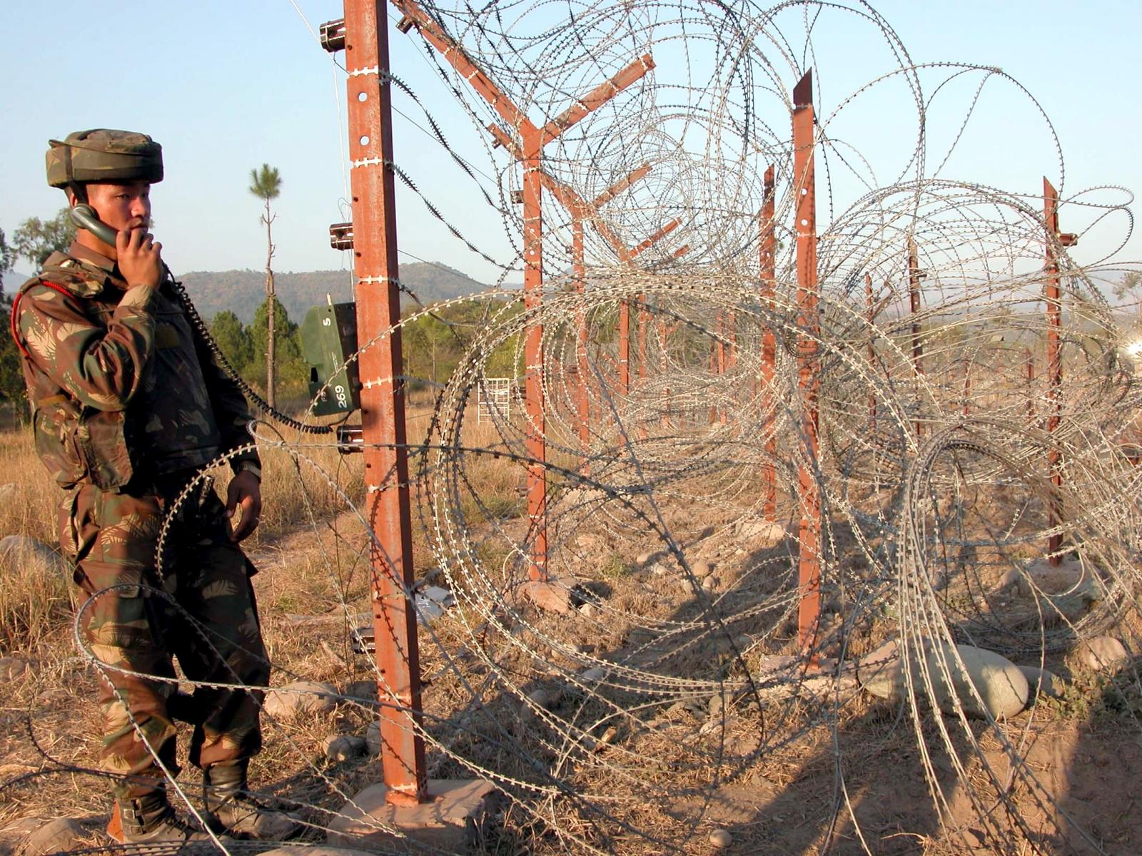 Line Of Control In Poonch - Tree , HD Wallpaper & Backgrounds