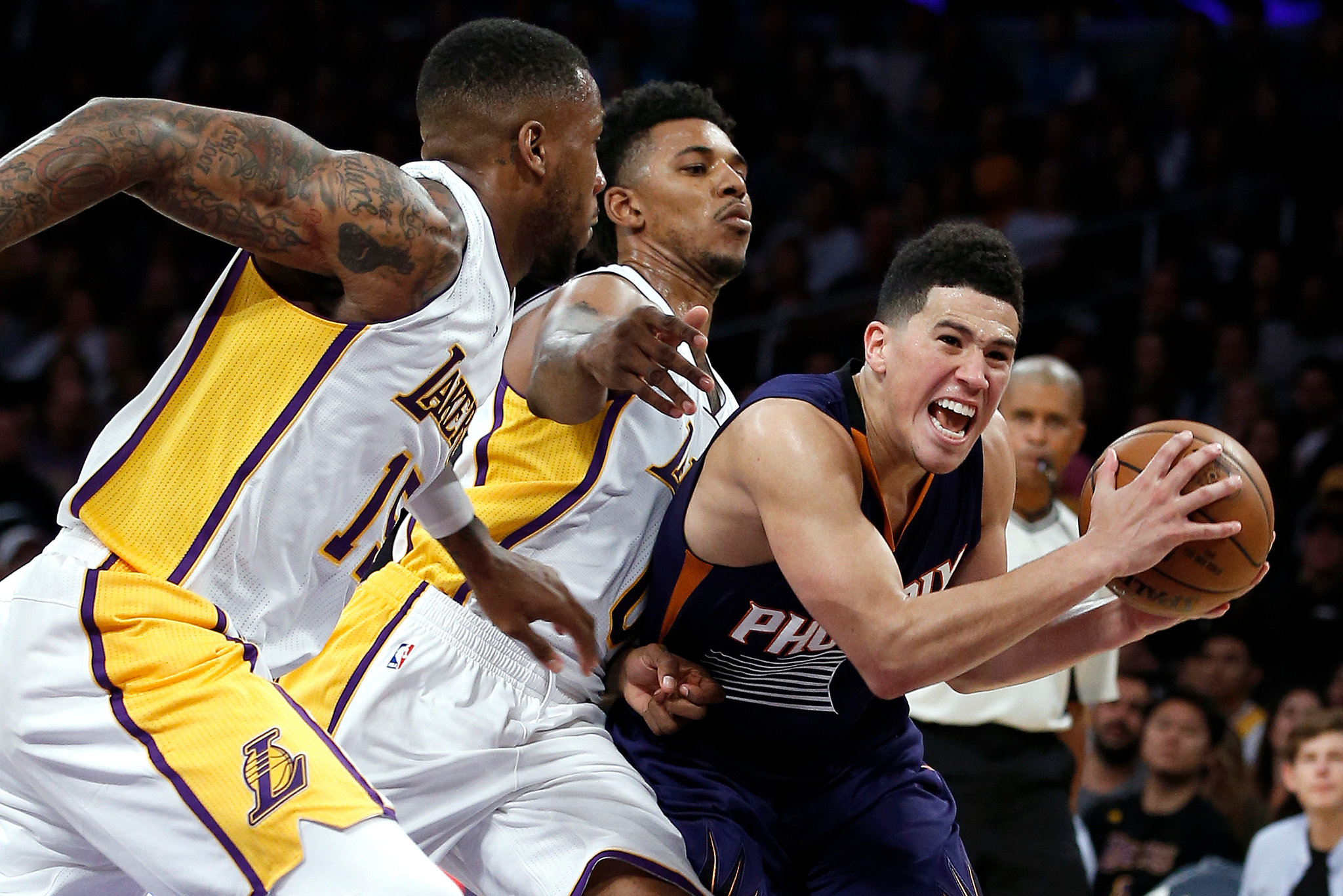 Suns Guard Devin Booker In A Loss To The Lakers This - Devin Booker Dad , HD Wallpaper & Backgrounds