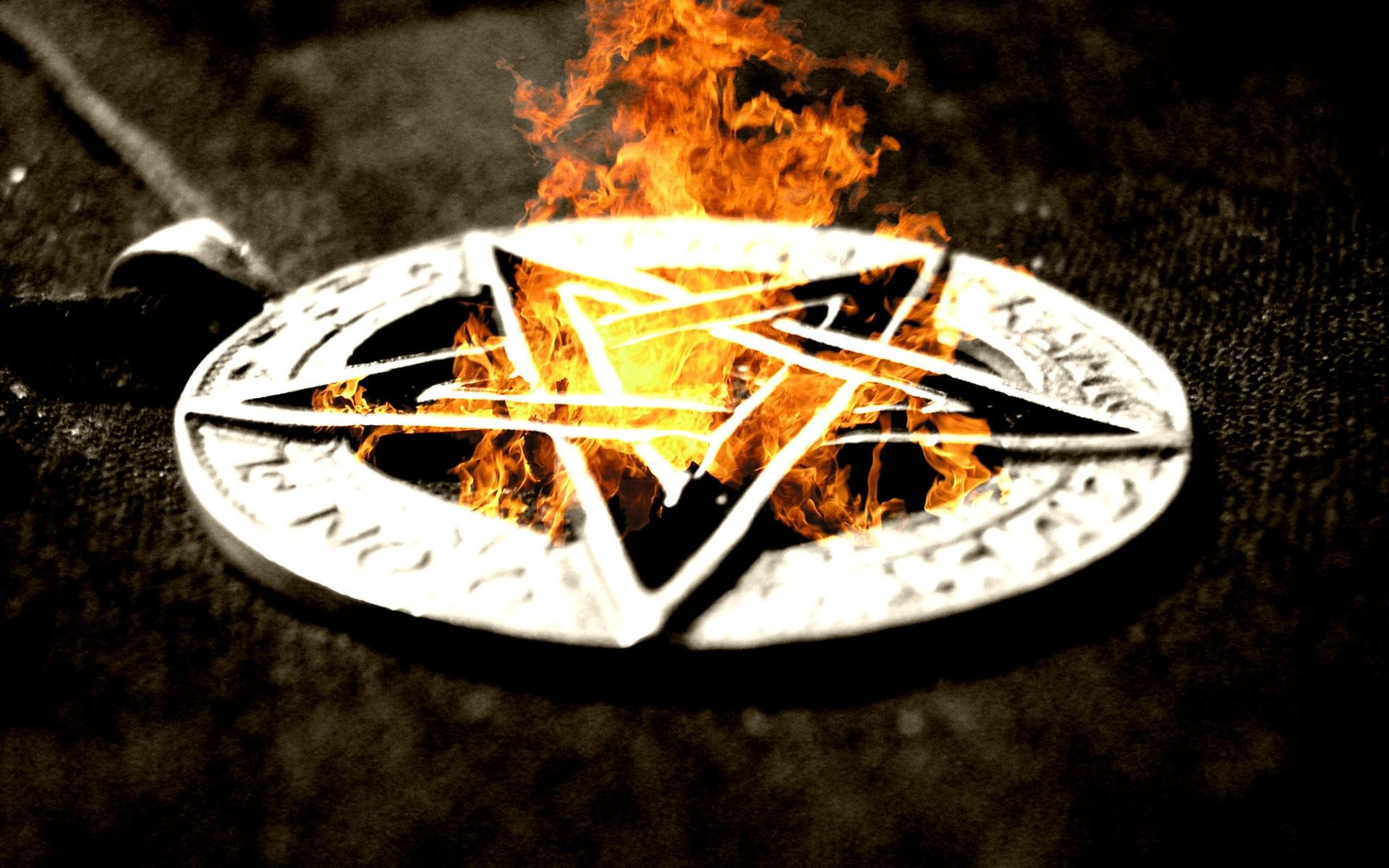 Occult, Satan, Fire, Evil, Funny Images, Dark,drawing, - Pentagram Burns , HD Wallpaper & Backgrounds