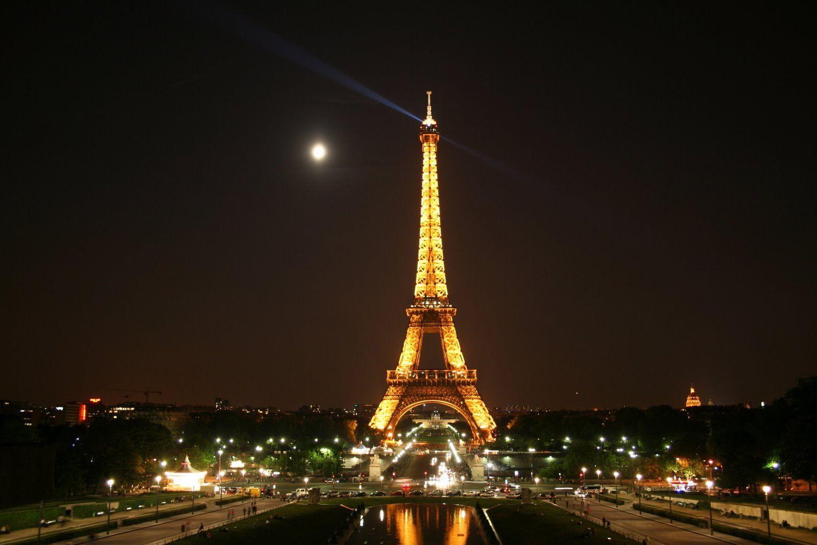 Eiffel Tower At Night Hd Wallpapers - Eiffel Tower , HD Wallpaper & Backgrounds