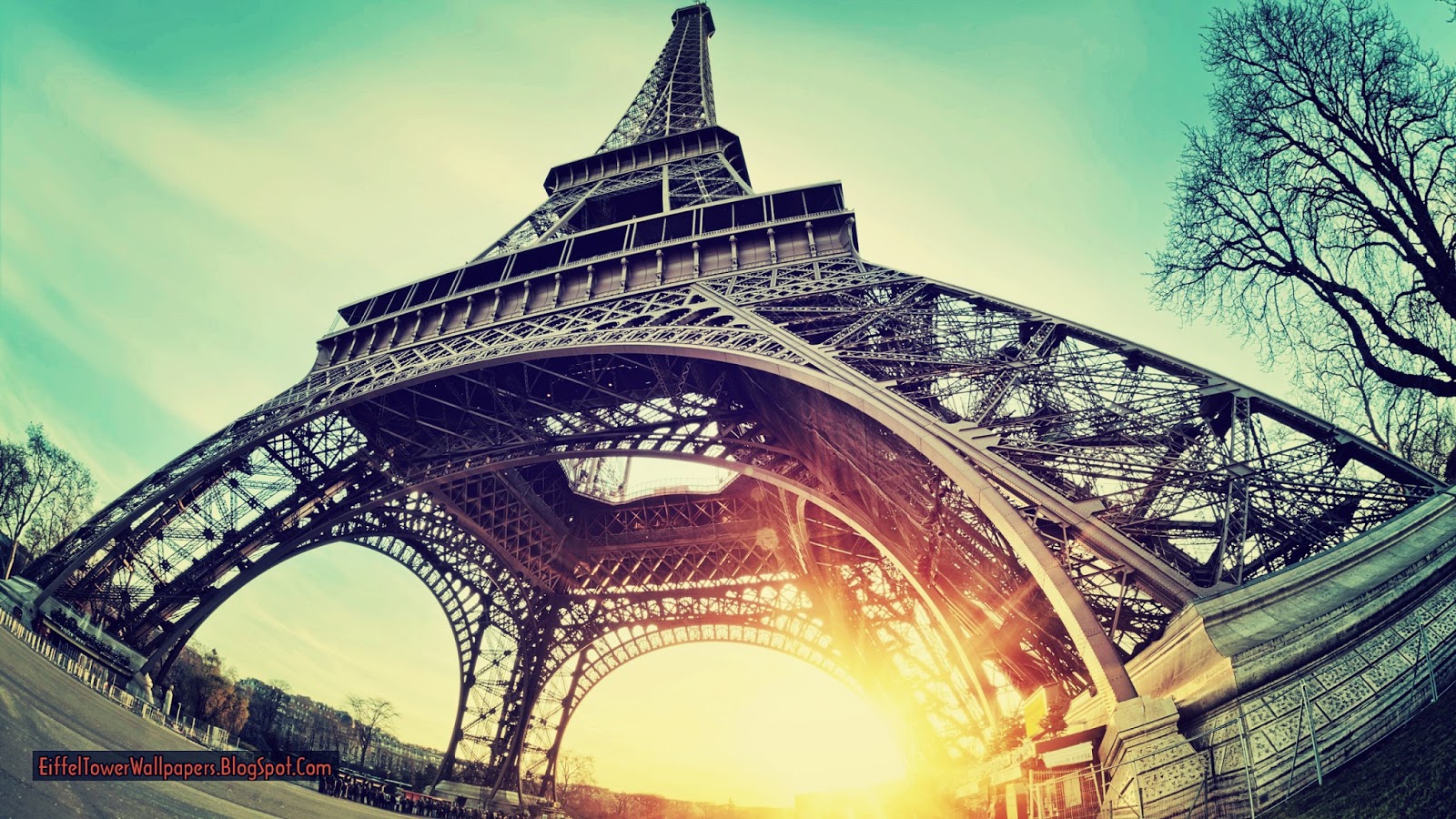 Eiffel Tower Hd Wallpapers Collection - Eiffel Tower , HD Wallpaper & Backgrounds