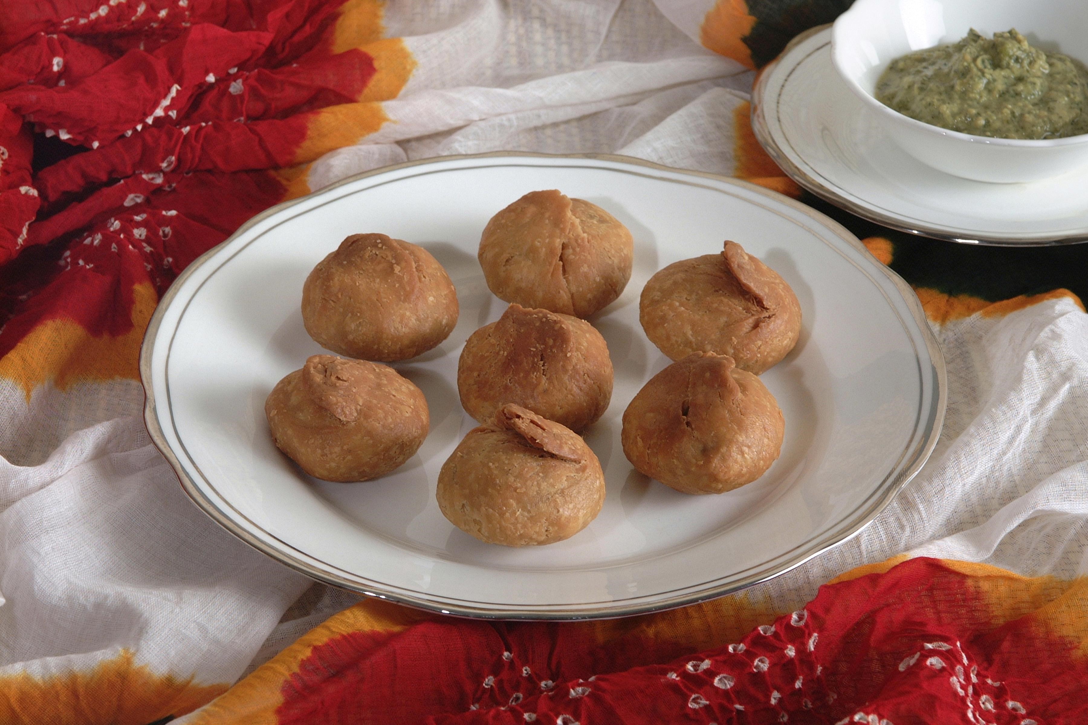 Kachori Best Special Rajasthani Snacks Dish Photos - Moong Dal Kachori Gujarati Style , HD Wallpaper & Backgrounds