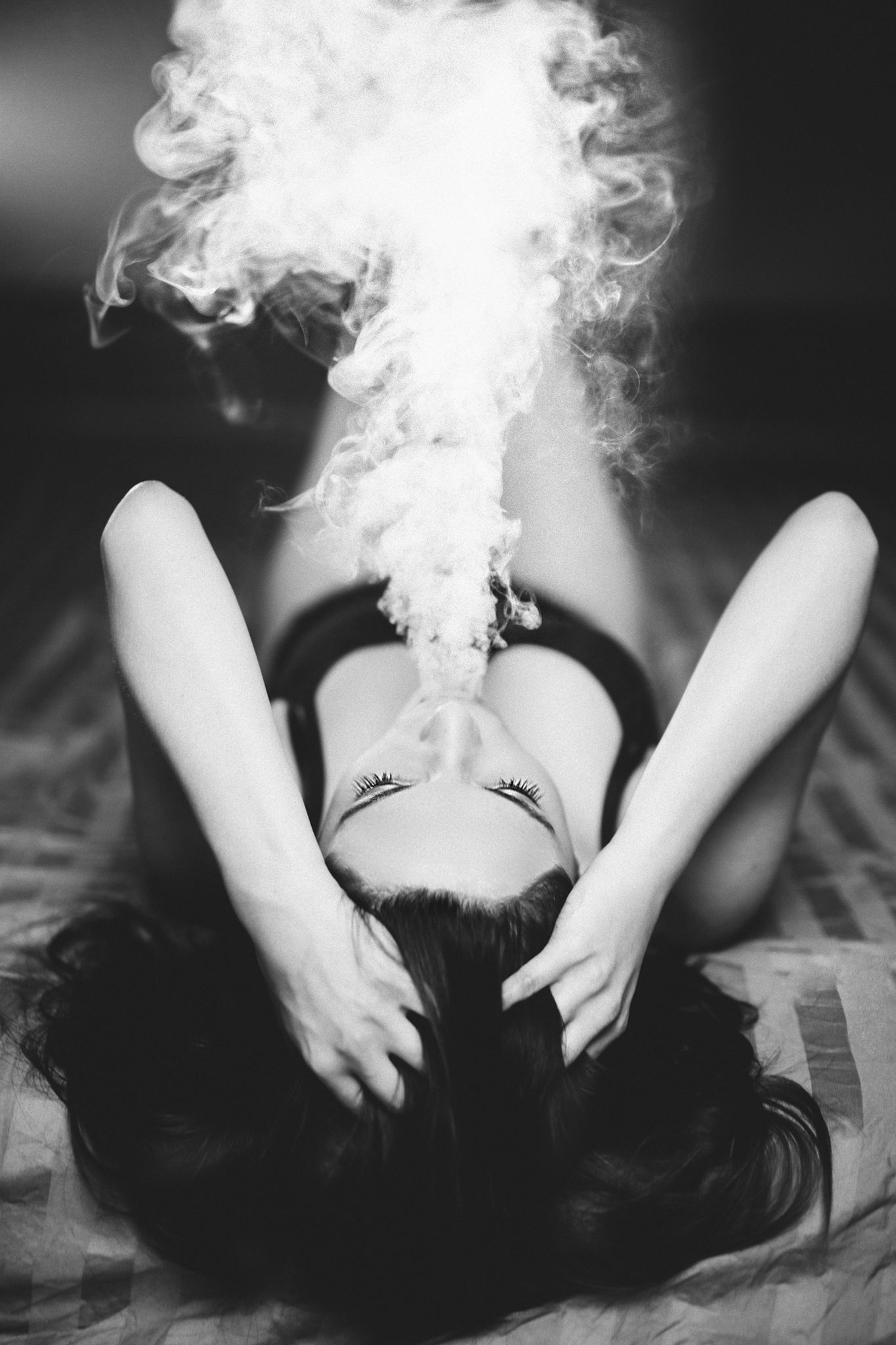 Beautiful Girl Smoking Hookah , HD Wallpaper & Backgrounds