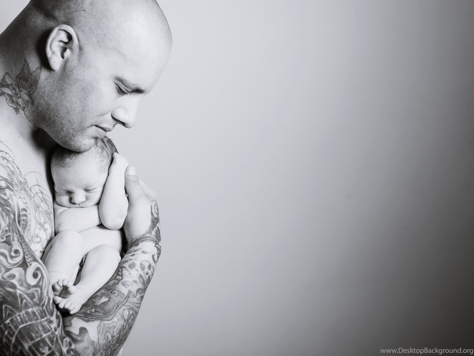 Father With New Born Baby Wallpapers - Papa C Est Le Premier Heros , HD Wallpaper & Backgrounds