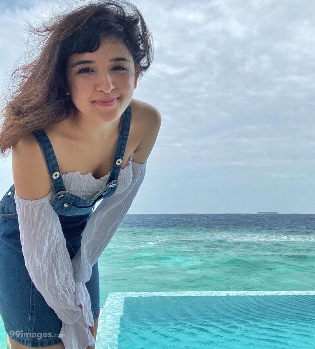 Shirley Setia Latest Photos & Hd Wallpapers - Shirley Setia , HD Wallpaper & Backgrounds