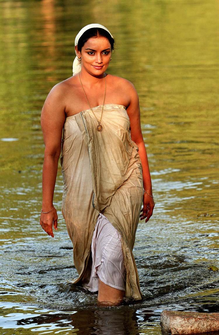 Swetha Menon Hot Bath (3216915) - HD Wallpaper & Backgrounds Download