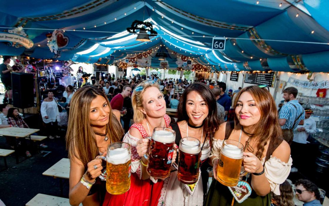 Oktoberfest Mujeres Cerveza Alemania Wallpaper - Zum Schneider Oktoberfest , HD Wallpaper & Backgrounds