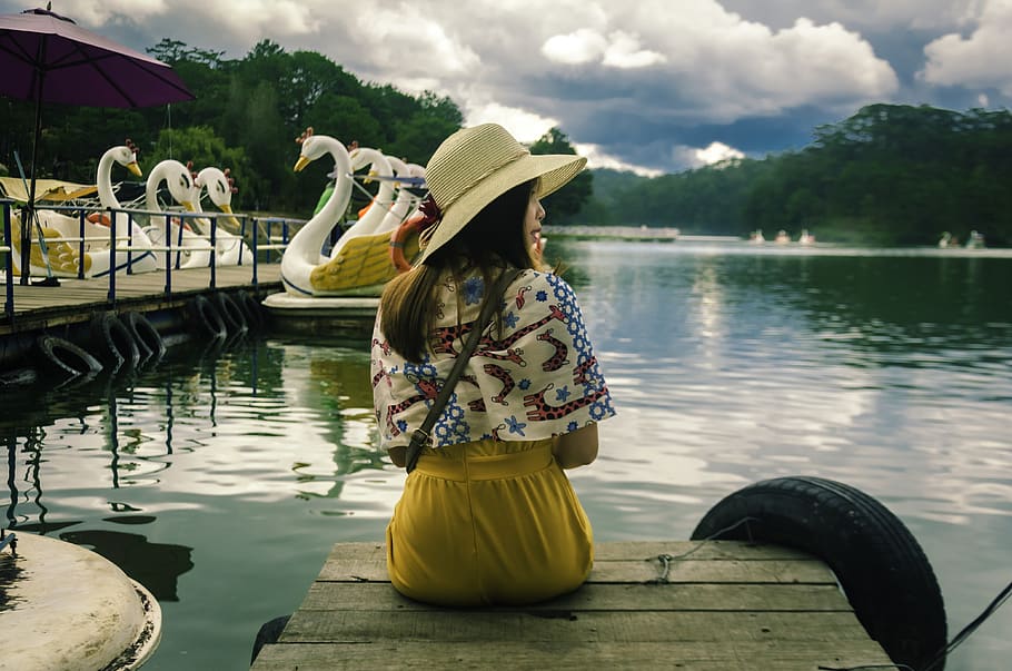 Girl, Lake, Women, Vietnam, Nice, Clouds, Scenery, - Nice Scenery With Girl , HD Wallpaper & Backgrounds