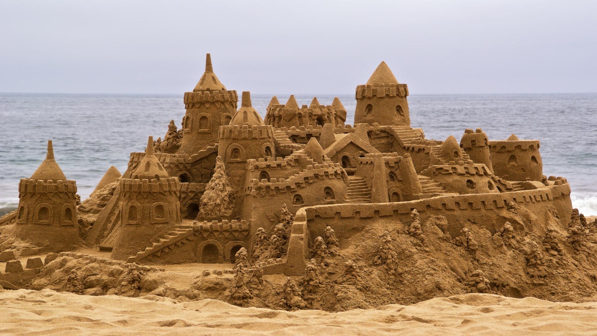 Microsoft Celebrate Summer With New Free Beach-themed - Sand Castle Banner , HD Wallpaper & Backgrounds