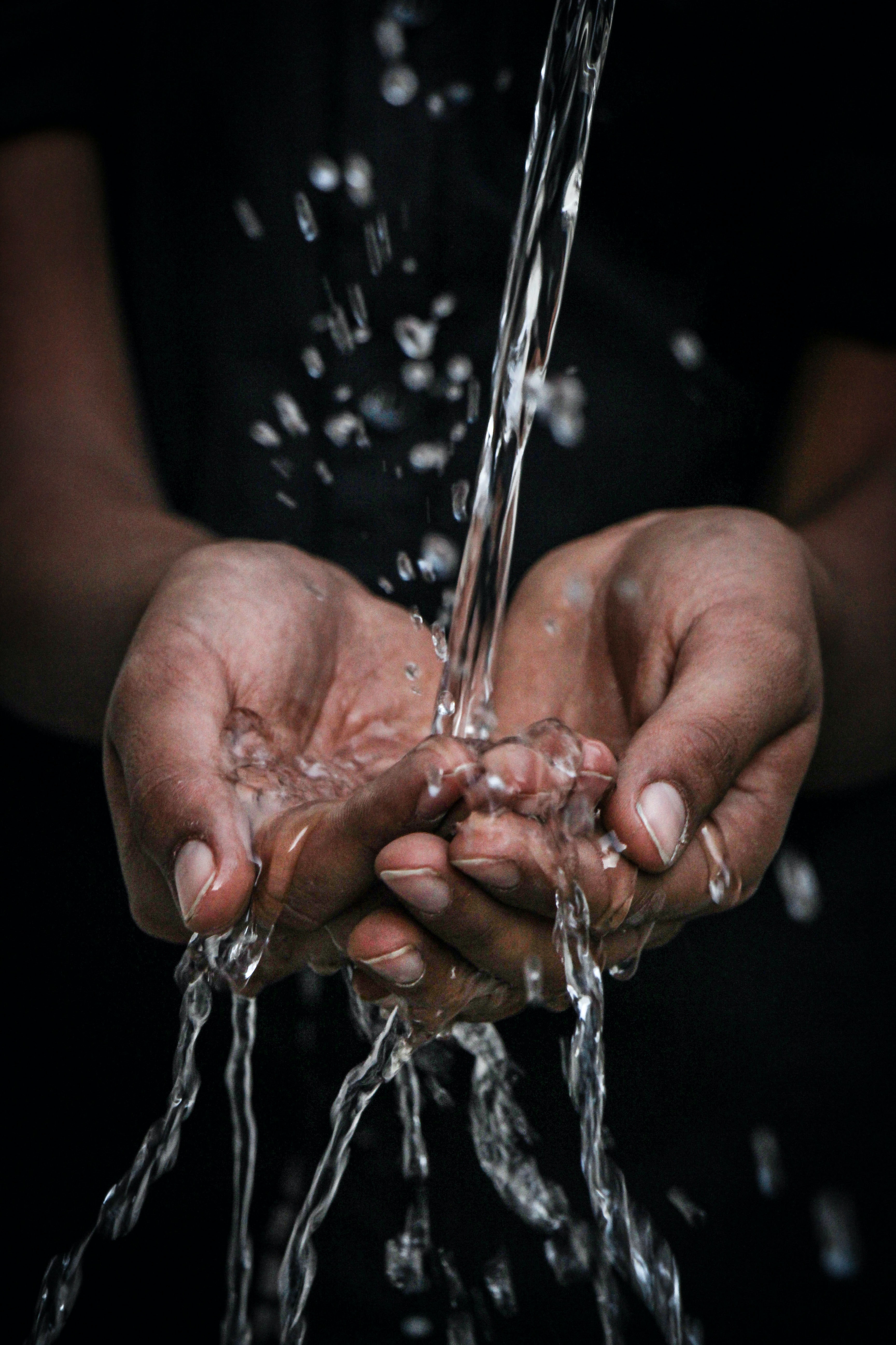 Pouring Water Into Hands , HD Wallpaper & Backgrounds