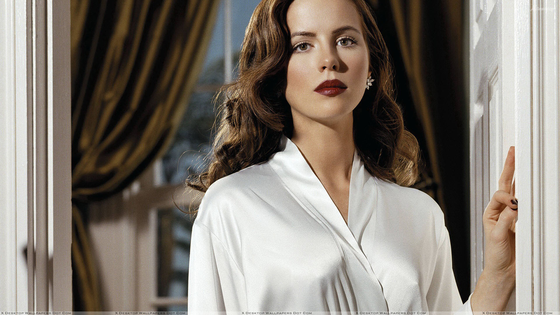 Kate Beckinsale Satin Dress , HD Wallpaper & Backgrounds