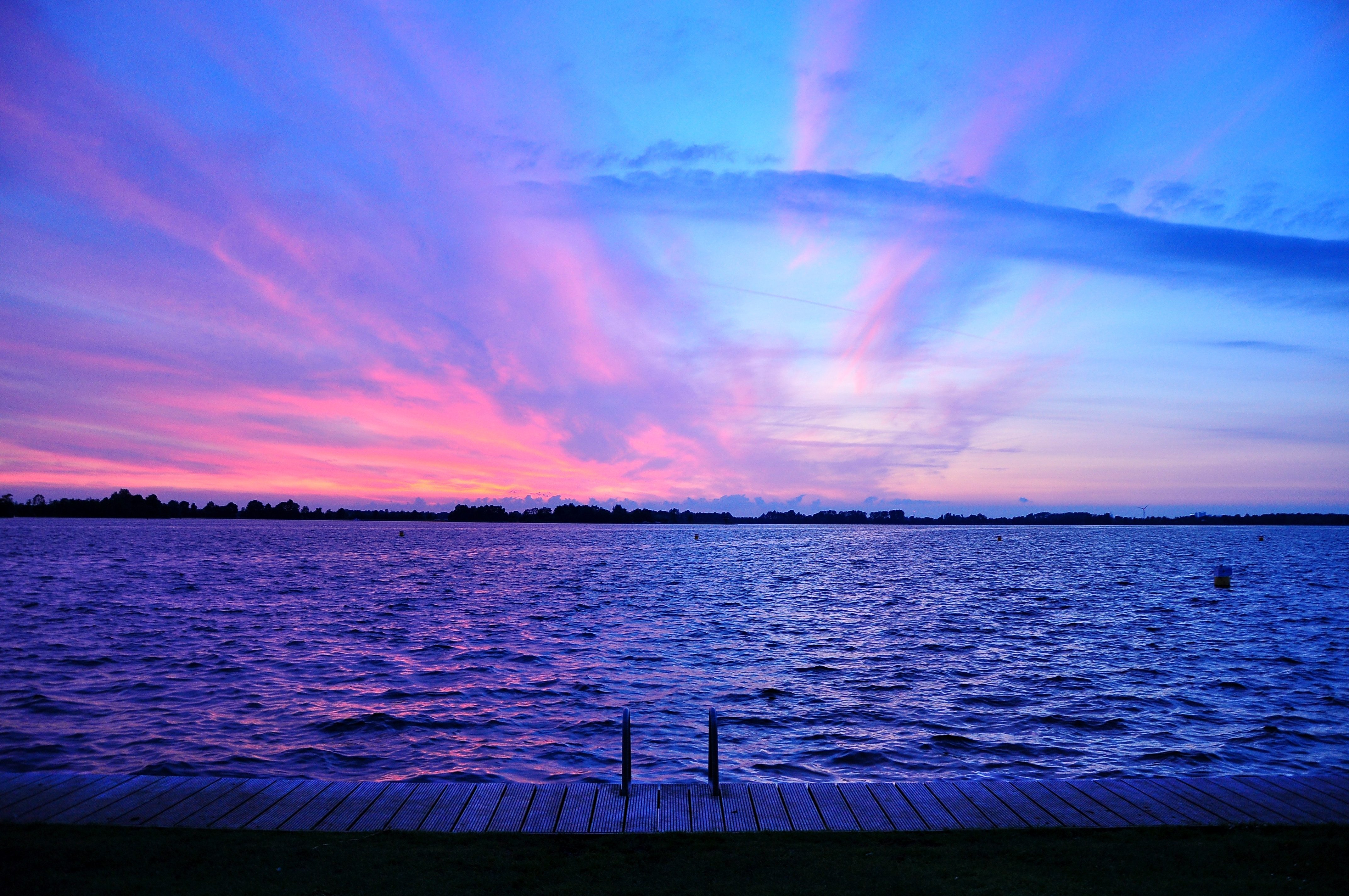 Pink Sunset Over Water , HD Wallpaper & Backgrounds