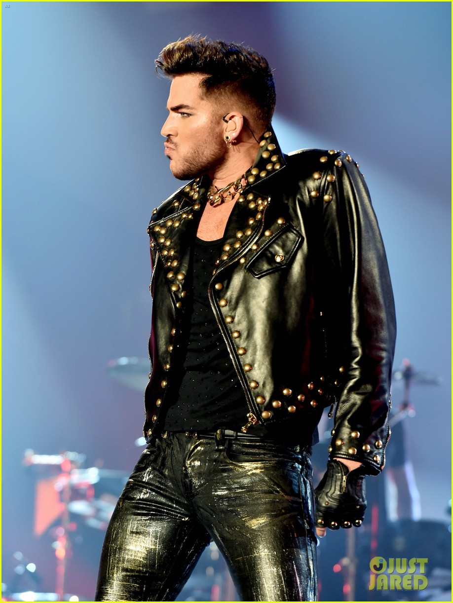 Adam Lambert Grabs A Health Lunch Before Queen Concert - Leather Jacket , HD Wallpaper & Backgrounds