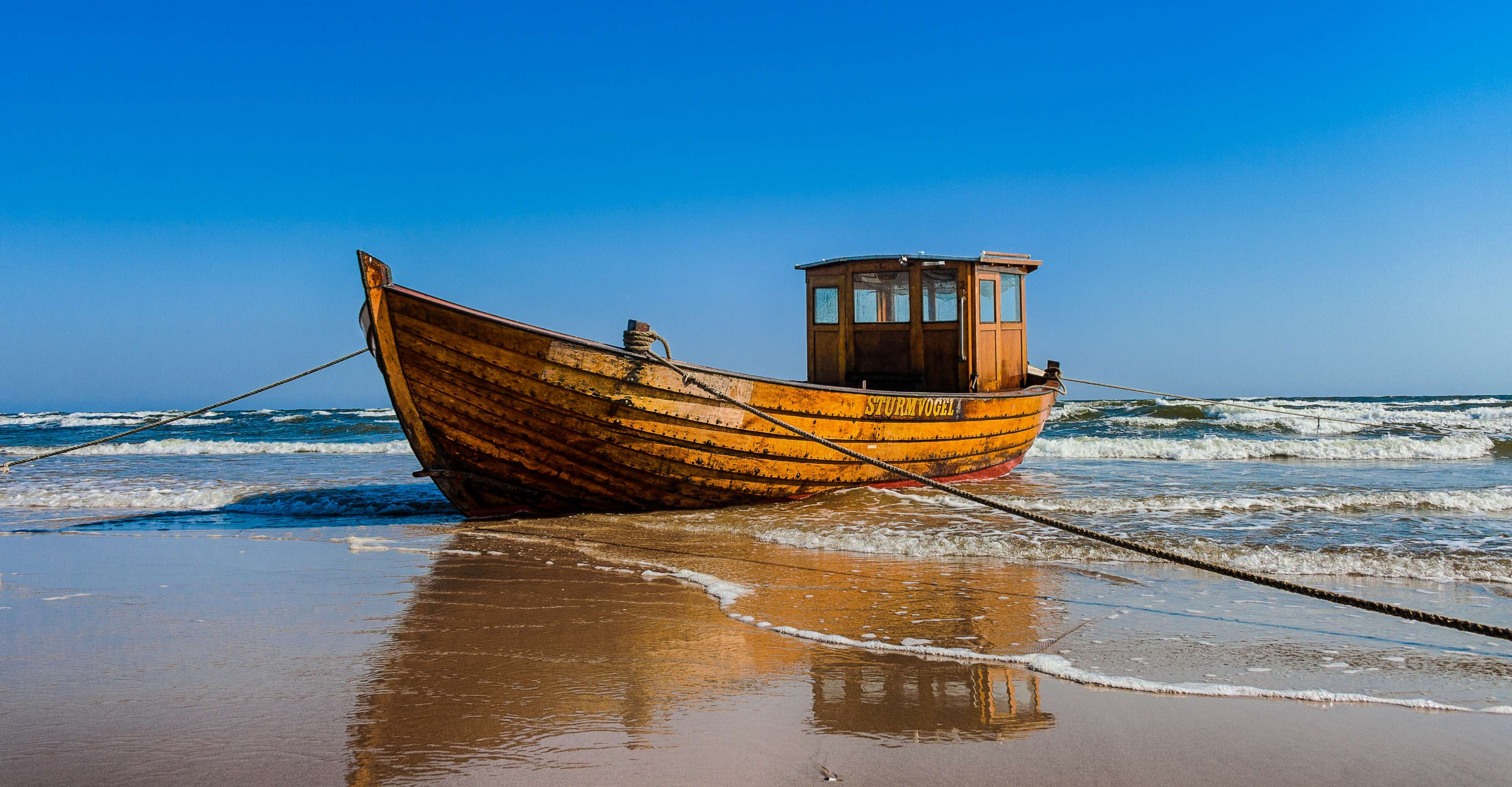 Ahlbeck, Baltic Sea, Bansin, Beach, Blue, Blue Sky, - Fishing Boat Beach , HD Wallpaper & Backgrounds