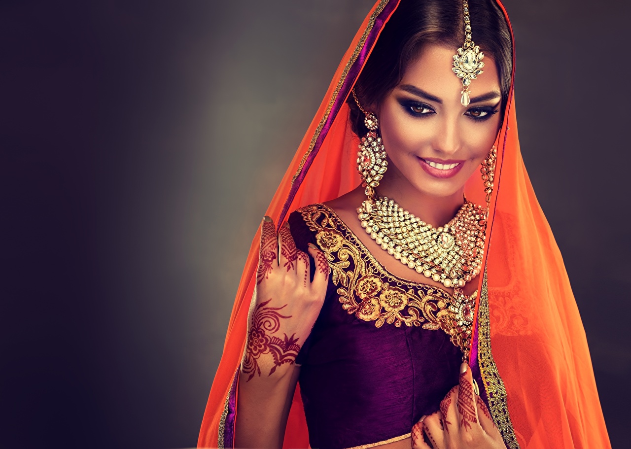 Indian Women In Traditional Dress , HD Wallpaper & Backgrounds