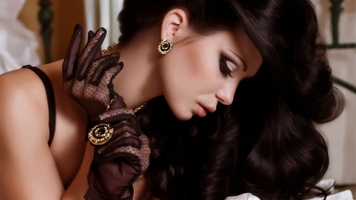 Pretty-woman Wallpaper - Classy Women With Black Hair , HD Wallpaper & Backgrounds