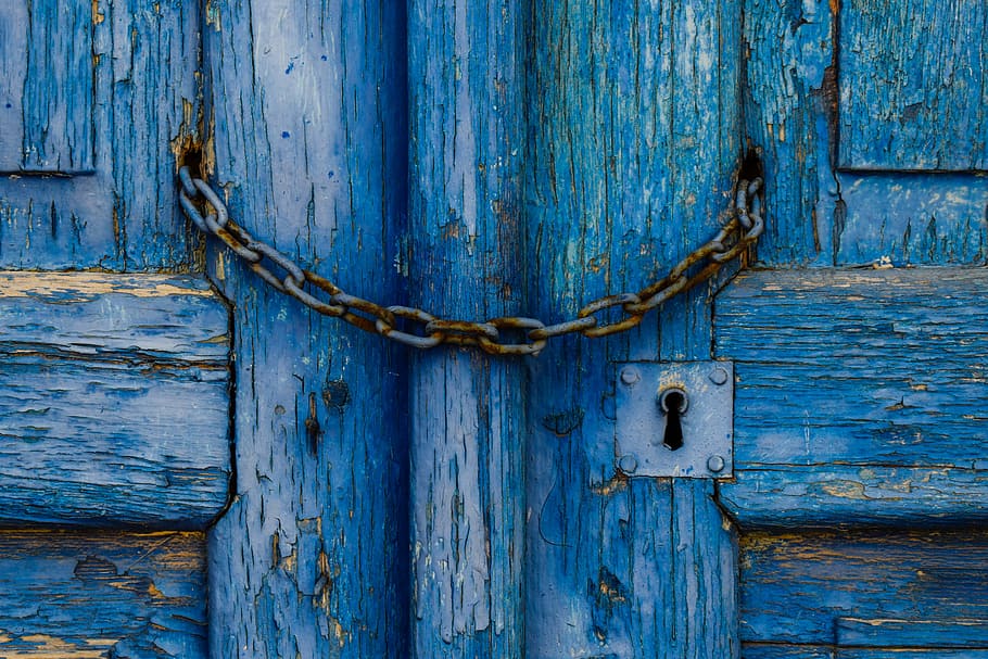 Blue Doors Locked With Chain, Old Door, Wooden, Keyhole, - Old Door Locked With Chain , HD Wallpaper & Backgrounds