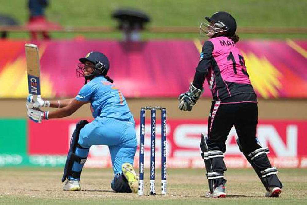 Indian Women Cricketer Batting , HD Wallpaper & Backgrounds