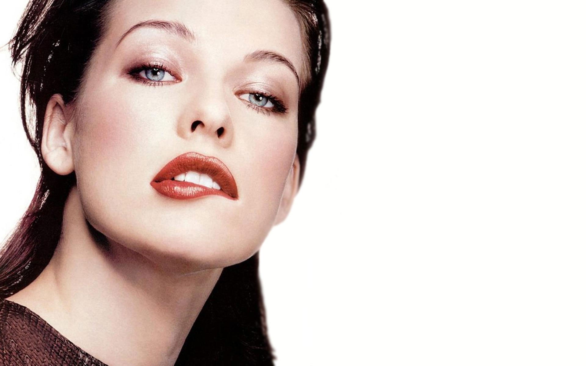 Pretty Woman Milla Jovovich Wallpaper - Milla Jovovich Sexy Face , HD Wallpaper & Backgrounds