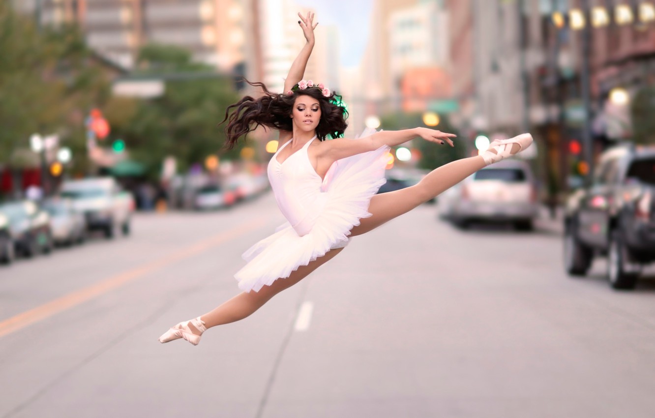 Photo Wallpaper Jump, Street, Dance, Flight, Ballerina, - Ballerina In The City , HD Wallpaper & Backgrounds