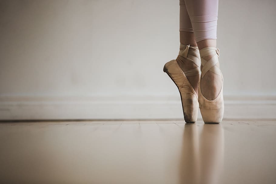 Ballet On Pointe Photo, Dancing, Low Section, Body - Pointe Shoe , HD Wallpaper & Backgrounds