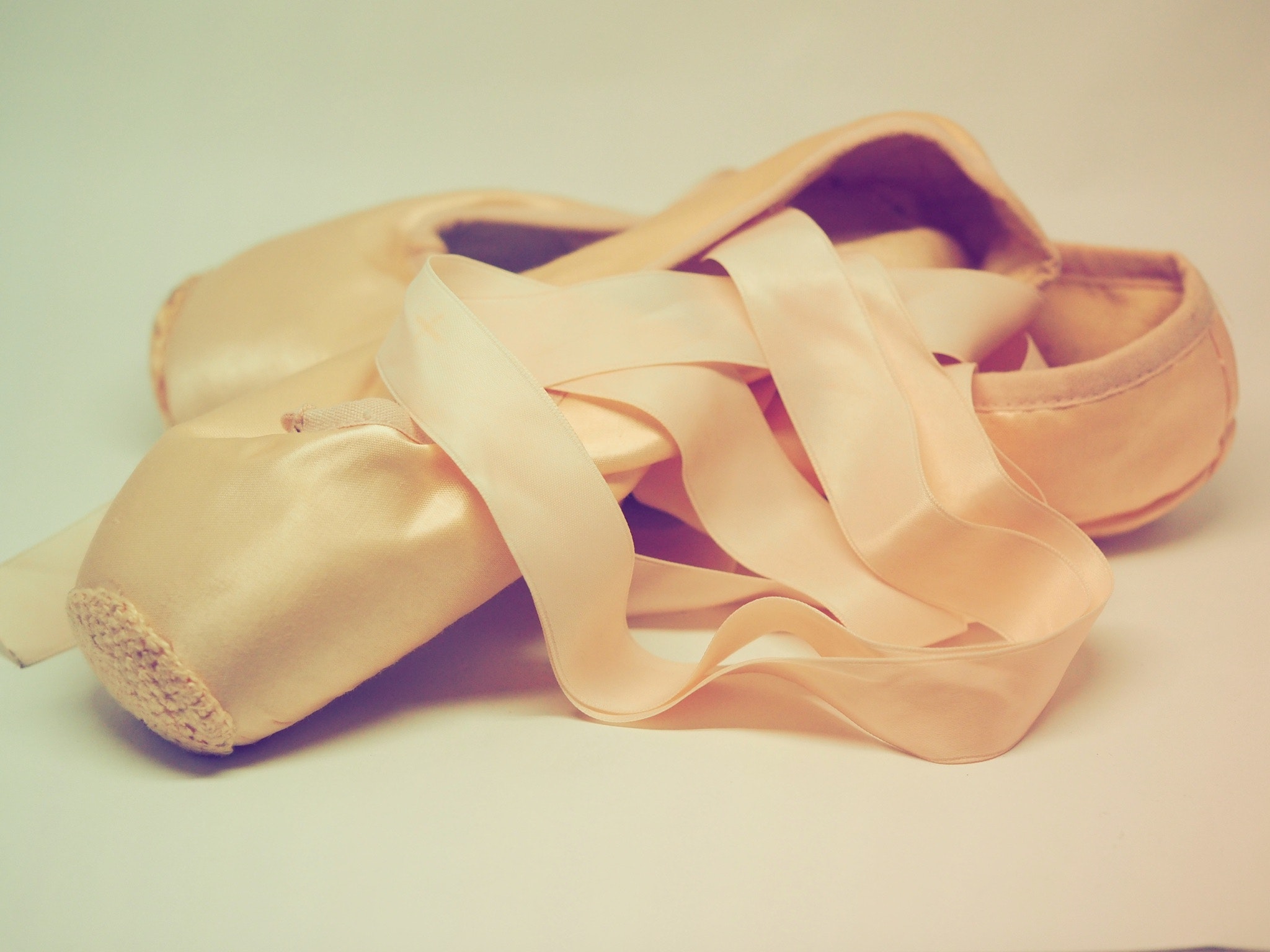 Pointe Shoes , HD Wallpaper & Backgrounds
