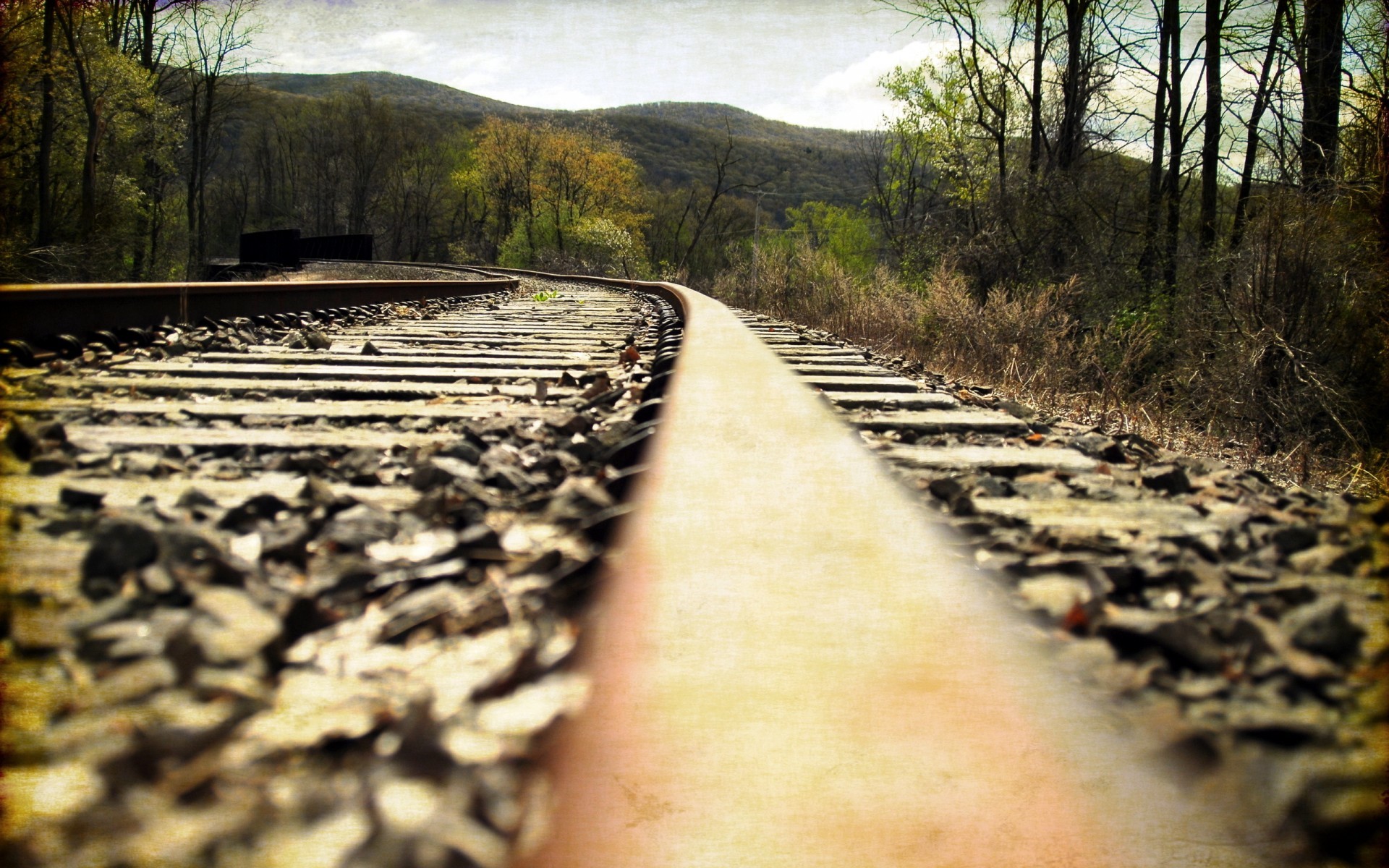 Railway Track Wallpaper - Train Track Hd Wallpaper Download , HD Wallpaper & Backgrounds