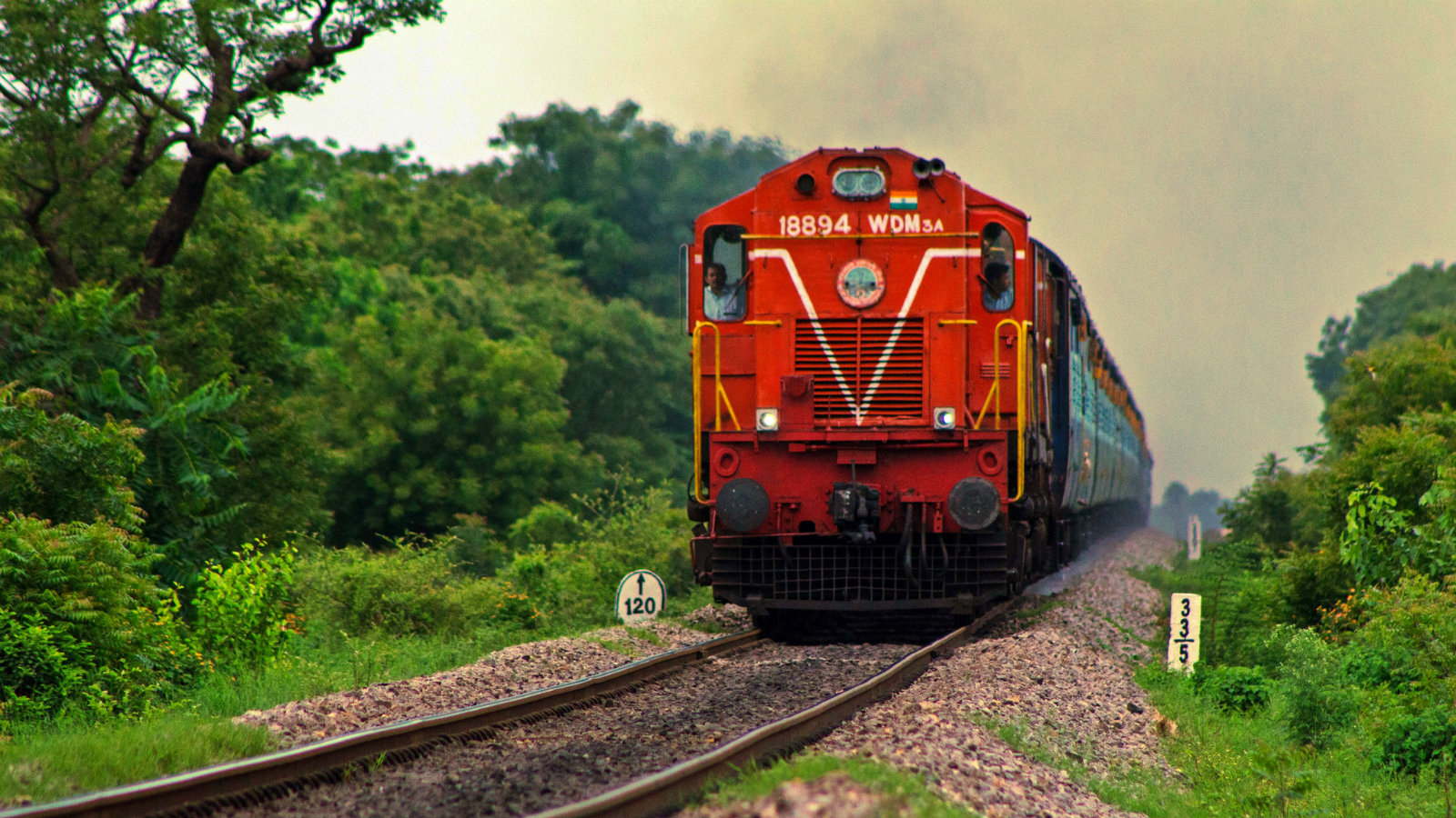 Indian Railways Trains Google - Indian Railway , HD Wallpaper & Backgrounds