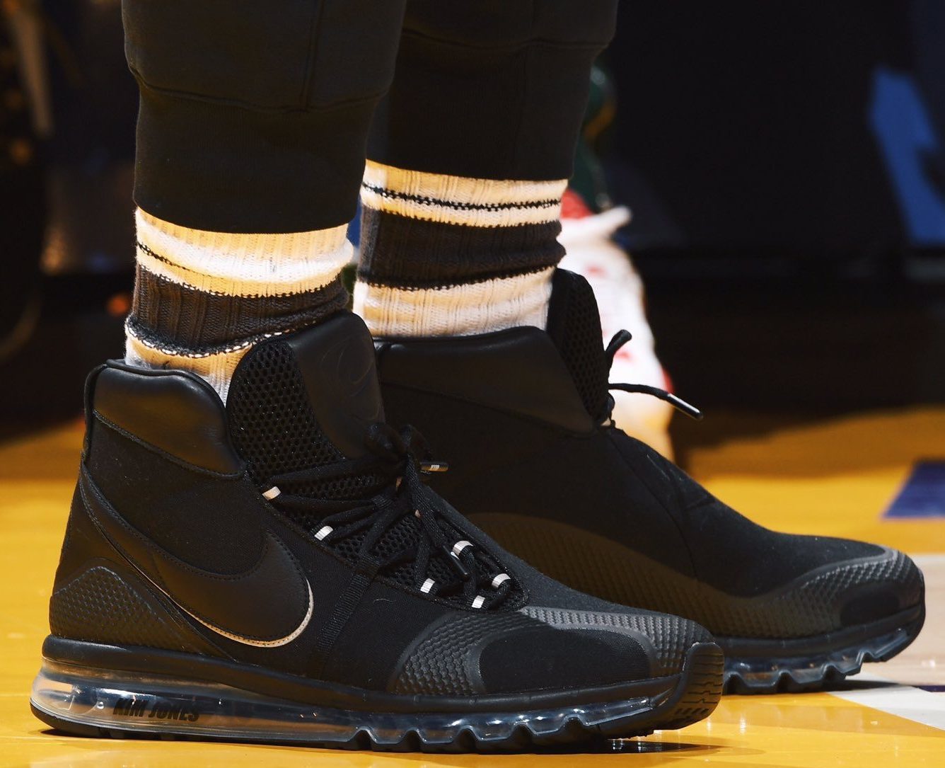 lebron james shoes last night game