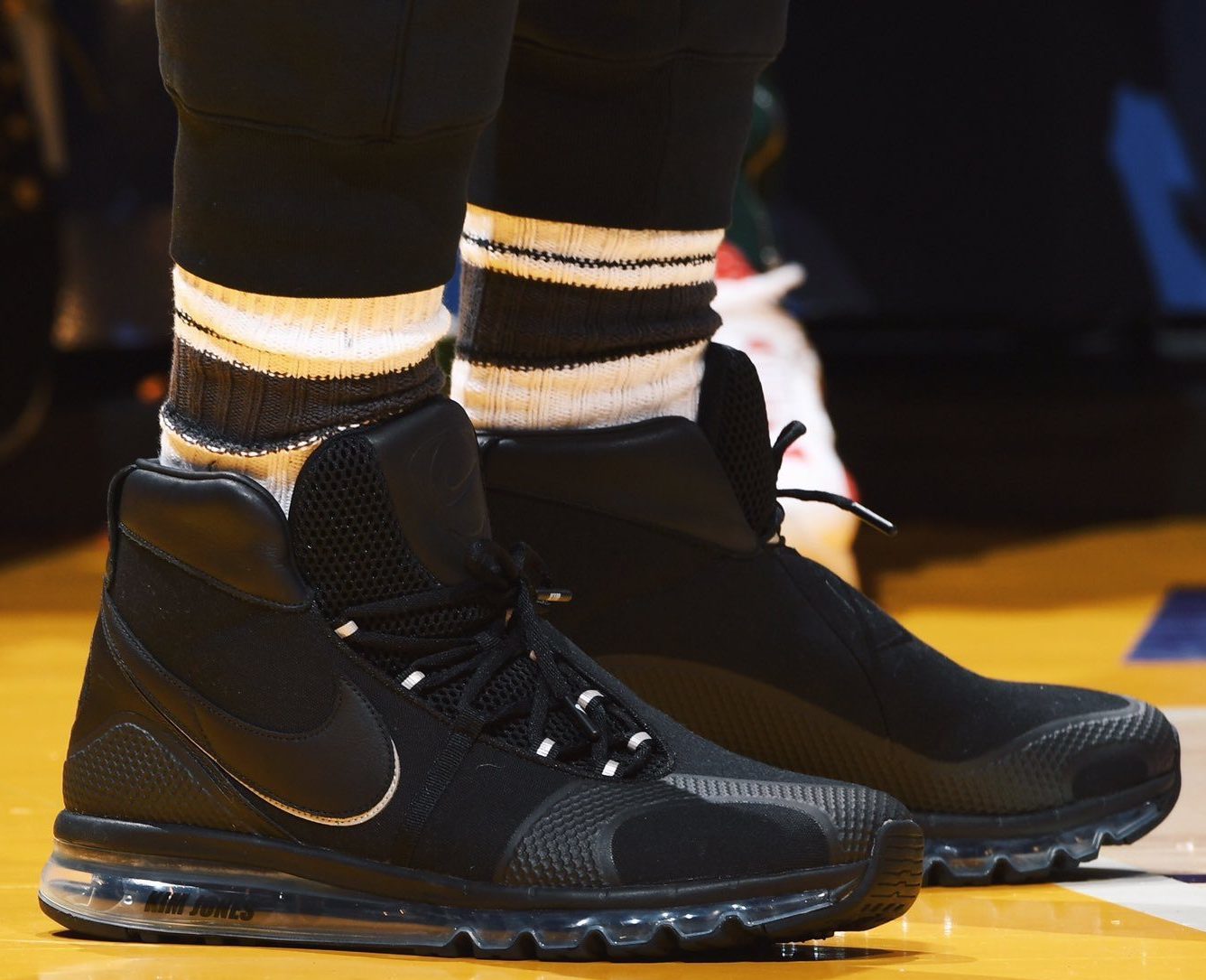 lebron shoes last night