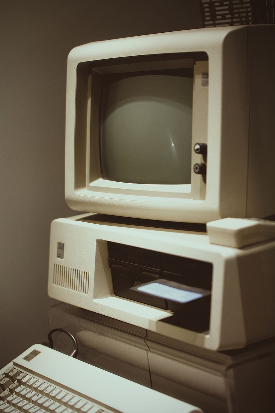White Macintosh Computer, Electronics, Monitor, Display, - Retro Computers , HD Wallpaper & Backgrounds