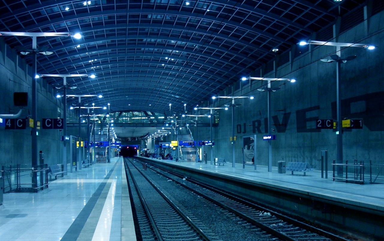 Train Station At Night Wallpapers - Train Station At Night , HD Wallpaper & Backgrounds