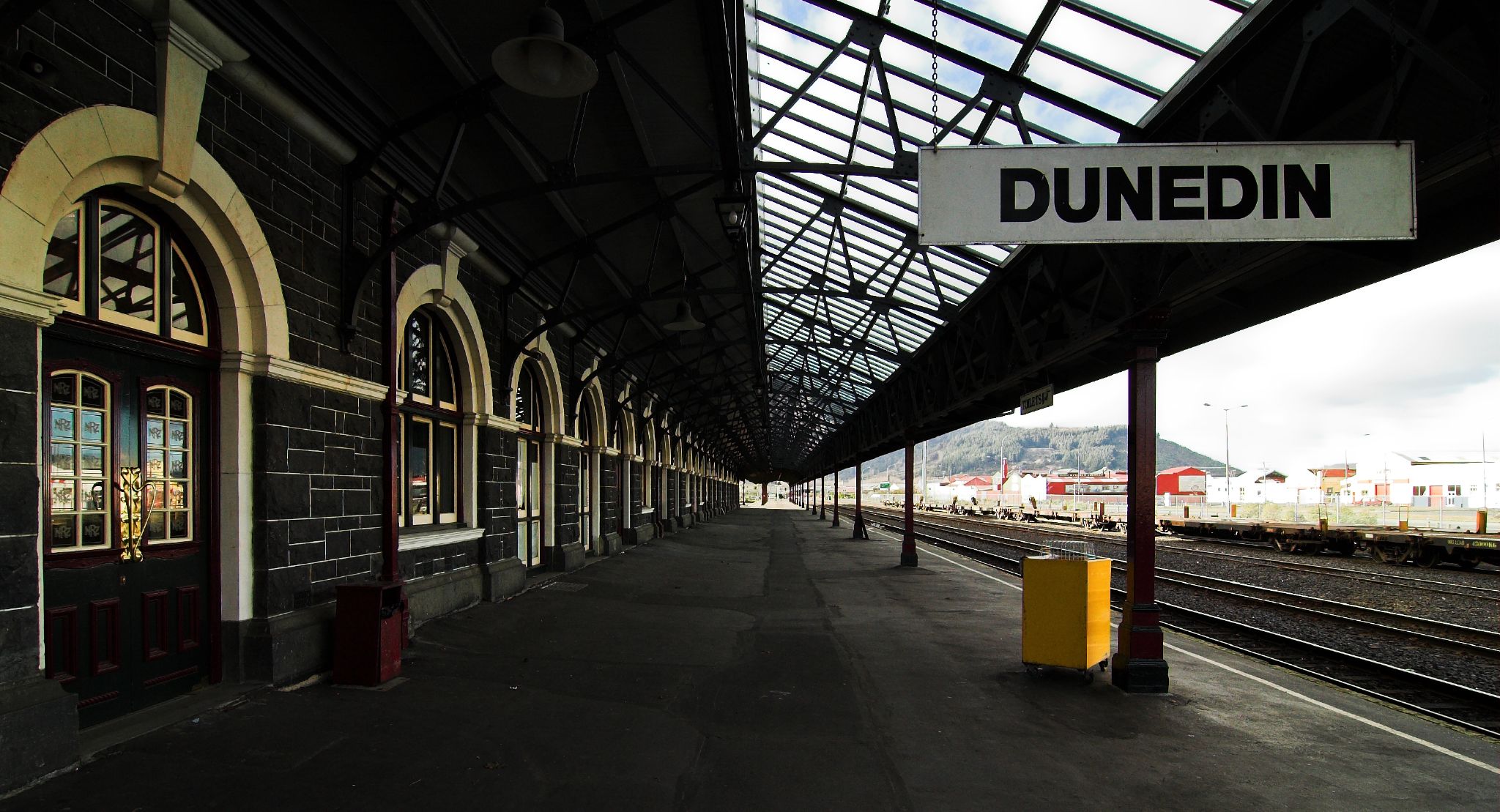 Dunedin Railway Station Tracks - Dunedin Railway Station , HD Wallpaper & Backgrounds