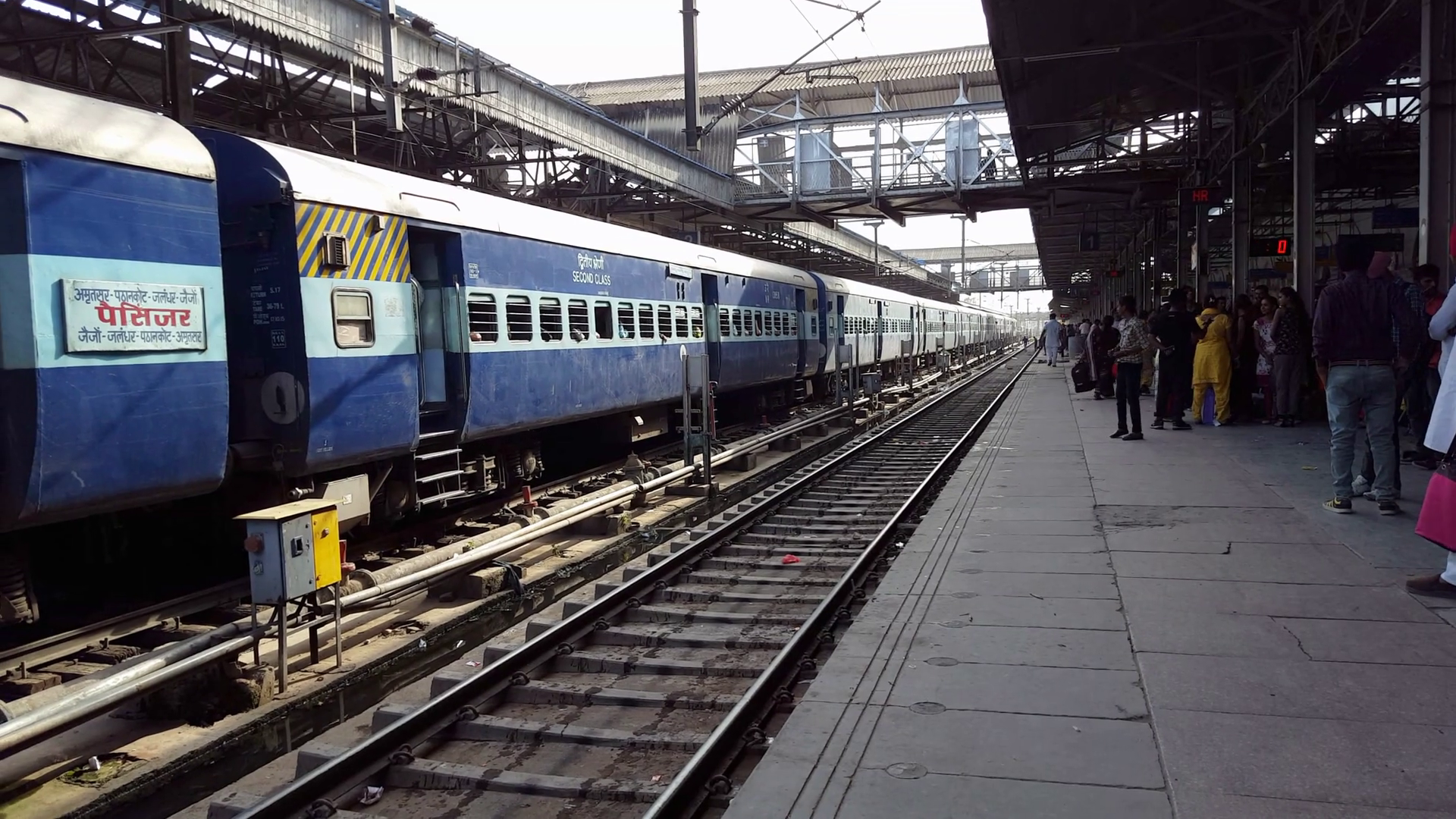 Indian Railway Station Png - Railway Station Platform , HD Wallpaper & Backgrounds