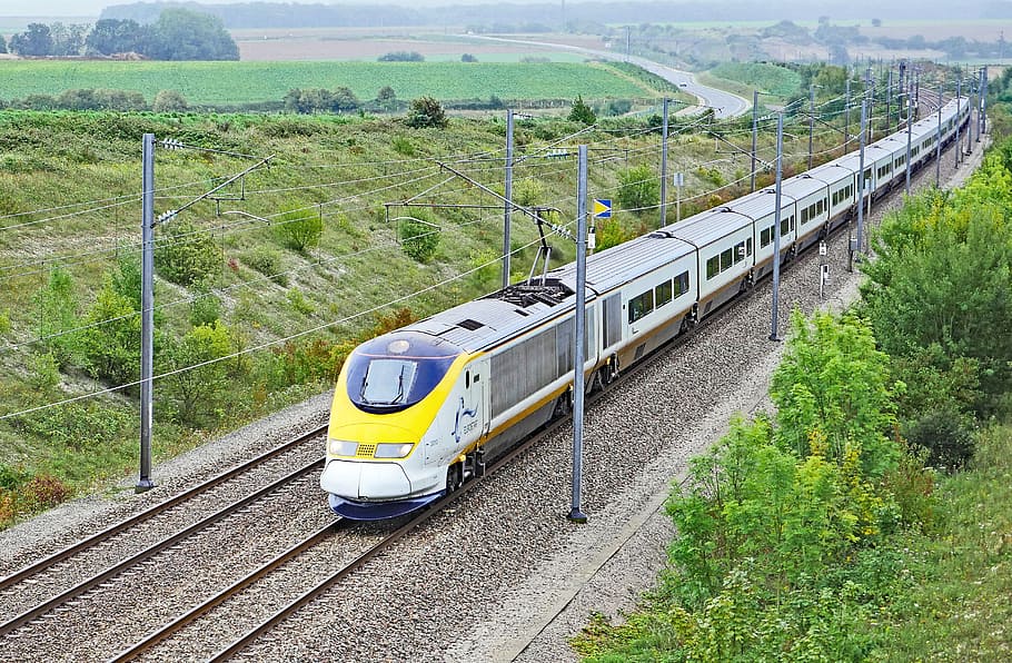 Yellow And Gray Bullet Train On Railway, Eurostarzug, - Silver Line Kerala Semi High Speed Rail , HD Wallpaper & Backgrounds