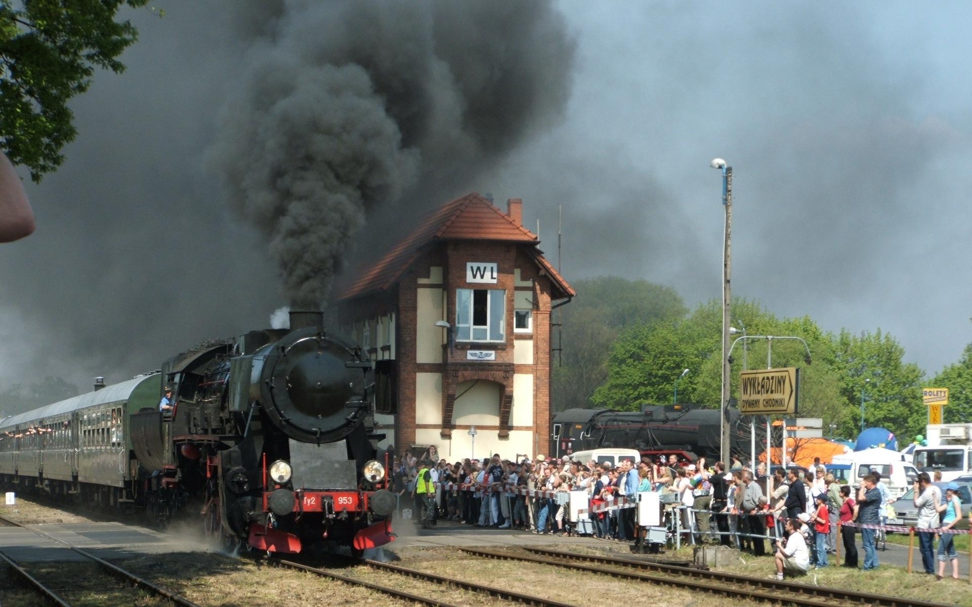 Steam Train Coming Into A Polish Station - Estações De Trem A Vapor , HD Wallpaper & Backgrounds