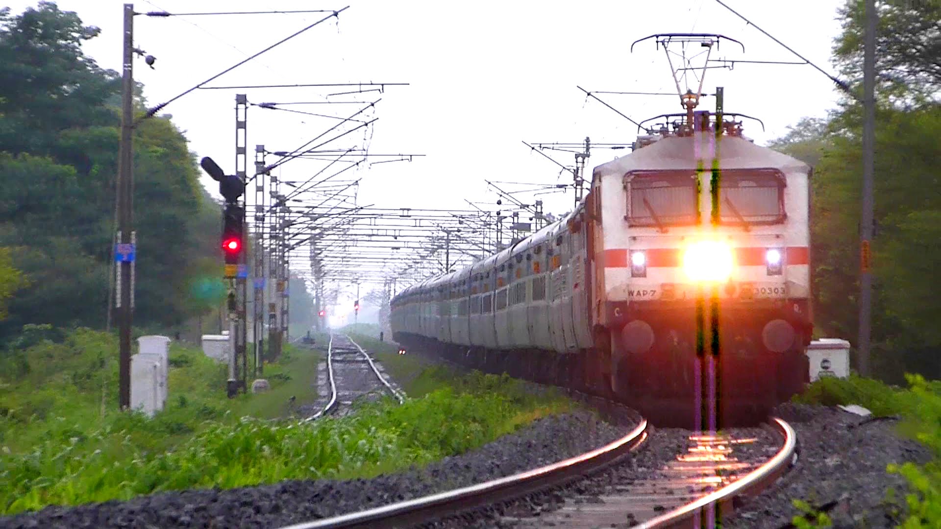 20 Railroad Videos In 10 Minutes Indian Railways Trains - Railway Train , HD Wallpaper & Backgrounds